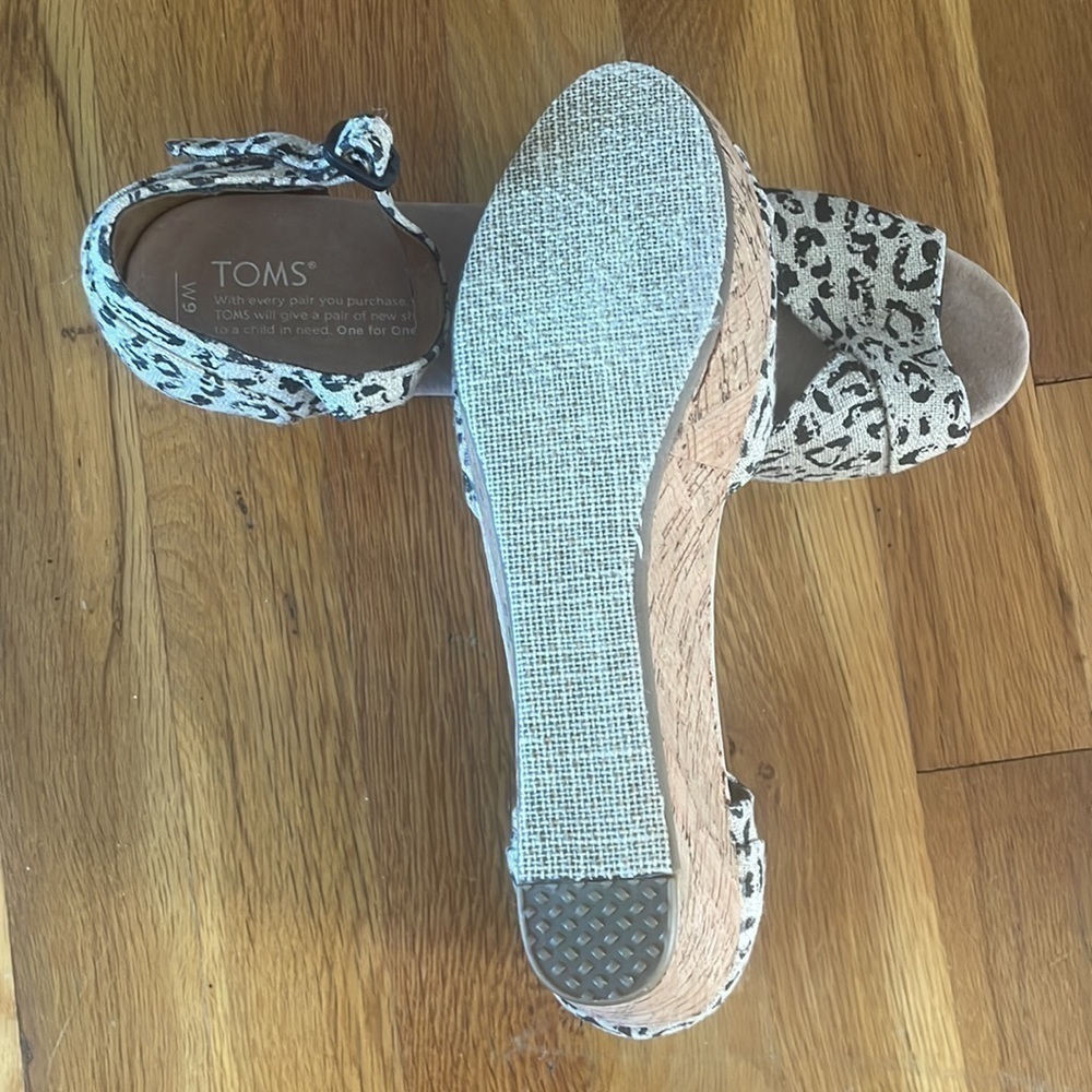 Toms Cheetah Print Wedge Sandals Size 9 - Picture 2 of 4